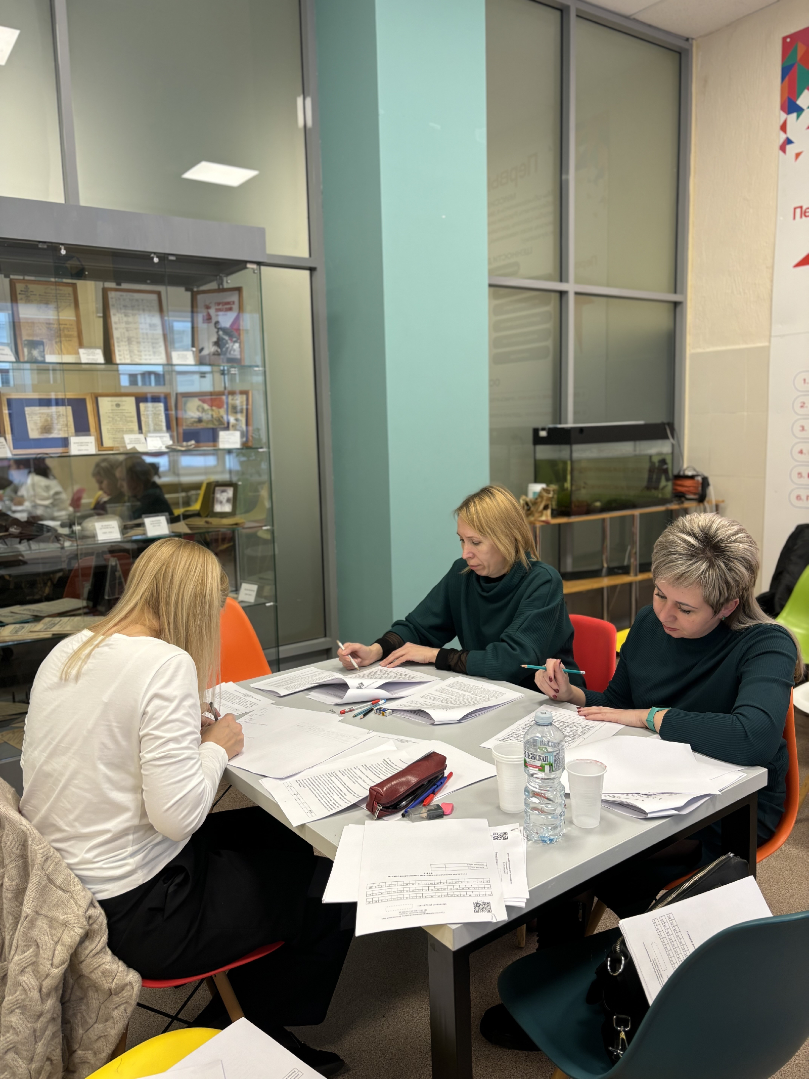 6 февраля 2026 года завершился региональный этап Всероссийской олимпиады школьников по обществознанию, в рамках которого доценты кафедры ВИиО Т.В. Гаврилова и Л.Ю. Федосеева (председатель и сопредседатель жюри) приняли участие в организации проверки работ участников олимпиады и проведении процедуры апелляции